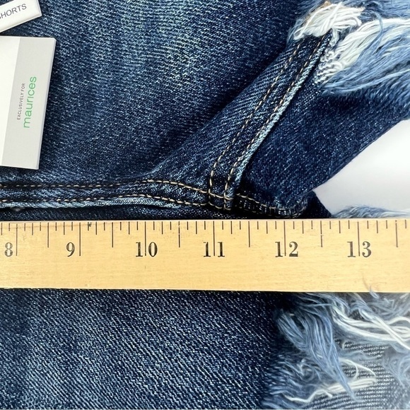 NWT KanCan Junior Women’s High Rise MOM Blue Jean Shorts Sz 7 Button Fly Pockets - Picture 10 of 11